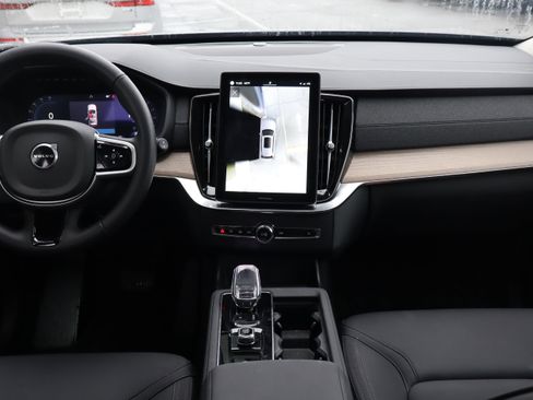 Used 2025 Volvo XC90 B6 Plus image 14