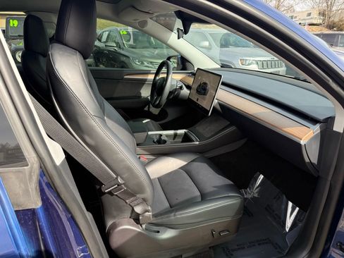 Used 2023 Tesla Model Y Performance image 12