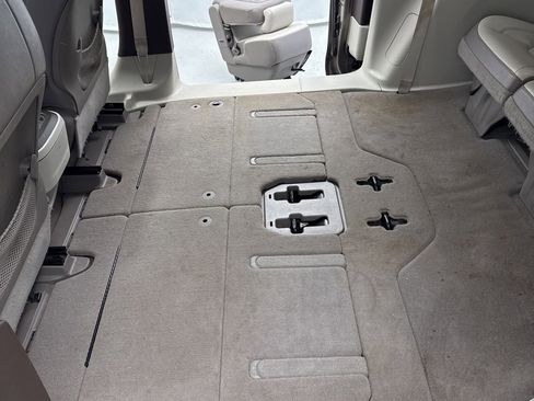 Used 2017 Chrysler Pacifica Touring-L image 41