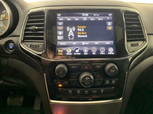 Used 2021 Jeep Grand Cherokee Laredo X AWD/4WD image 5