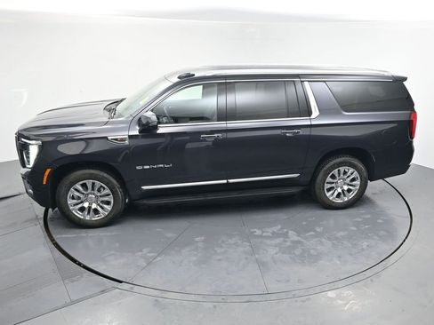 Used 2025 GMC Yukon XL Denali image 30
