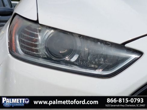 Used 2016 Ford Fusion SE FWD image 10