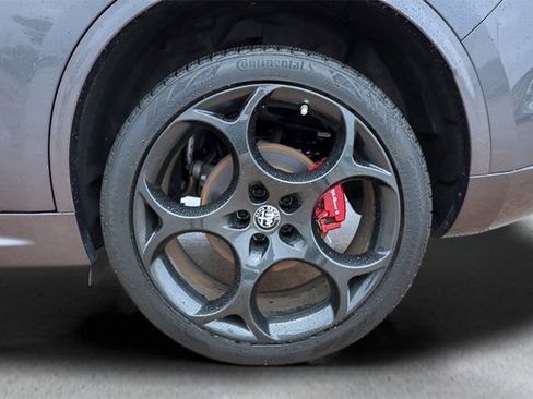 Used 2024 Alfa Romeo Stelvio Ti w/ Performance Driving Package image 25