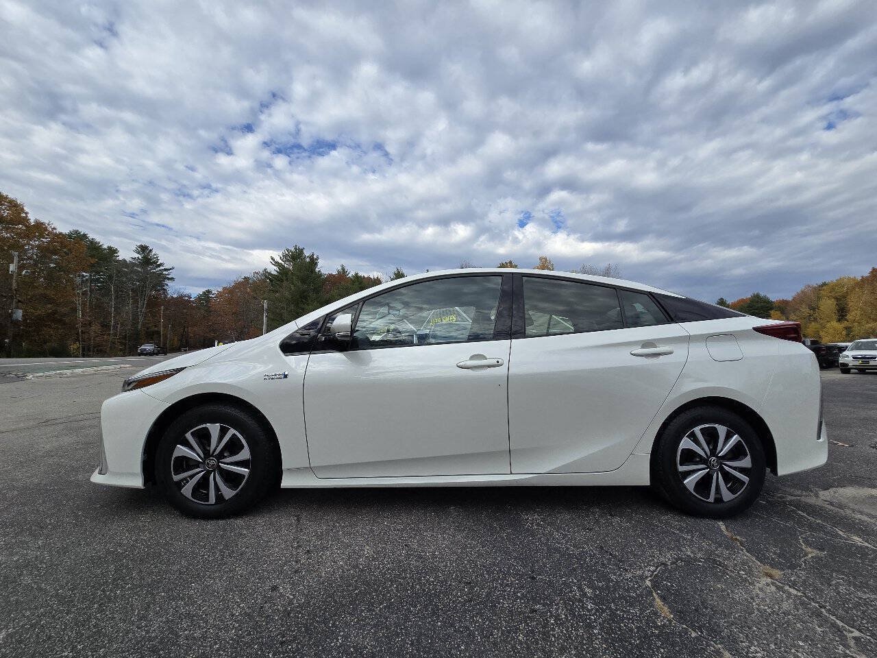 Used 2017 Toyota Prius Prime Premium w/ Carpet Mat Package FWD image 5