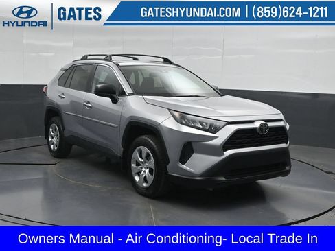 Used 2021 Toyota RAV4 LE FWD image 4