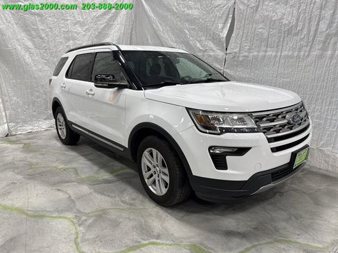 Used 2018 Ford Explorer XLT w/ Equipment Group 201A image 2