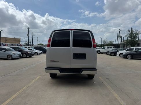 Used 2017 Chevrolet Express 3500 LT w/ LT Preferred Equipment Group image 7