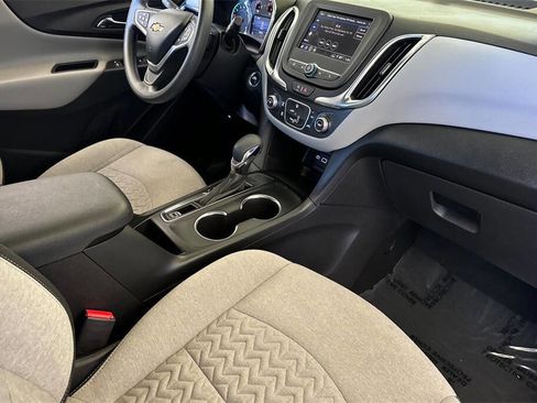 Used 2022 Chevrolet Equinox LS w/ LS Convenience Package image 16