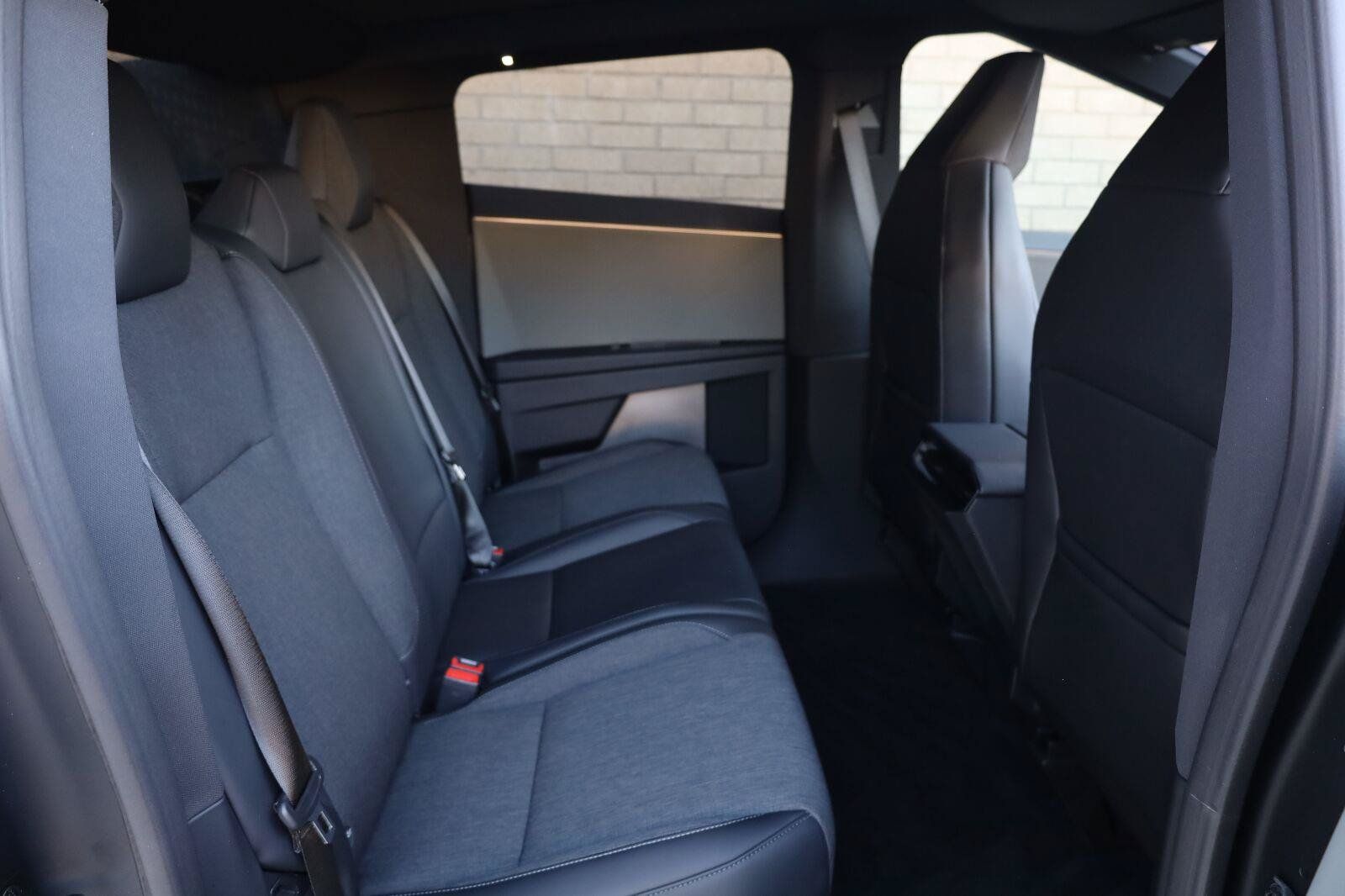 Used 2025 Tesla Cybertruck 2WD Crew Cab image 25