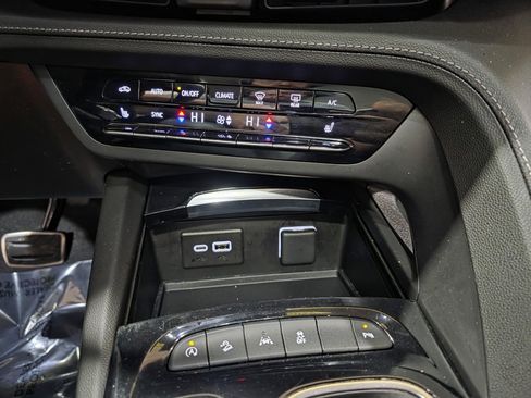 Used 2023 Buick Envision Essence w/ Sport Touring Package image 23