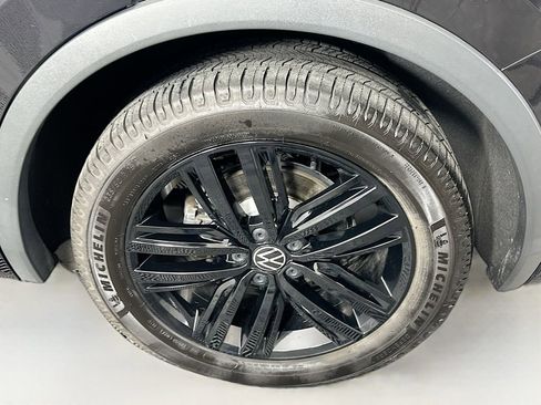 Used 2022 Volkswagen Tiguan SE R-Line image 30