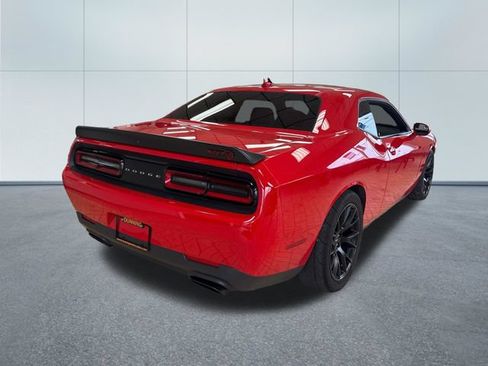 Used 2016 Dodge Challenger SRT Hellcat RWD image 2
