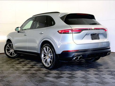 Certified 2023 Porsche Cayenne S image 3