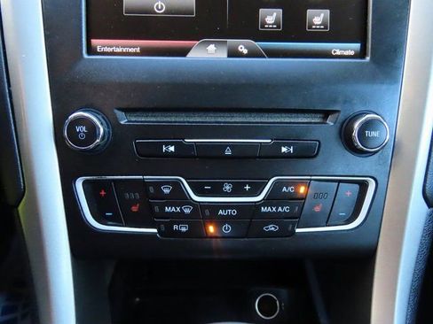 Used 2016 Ford Fusion SE w/ Equipment Group 202A image 25