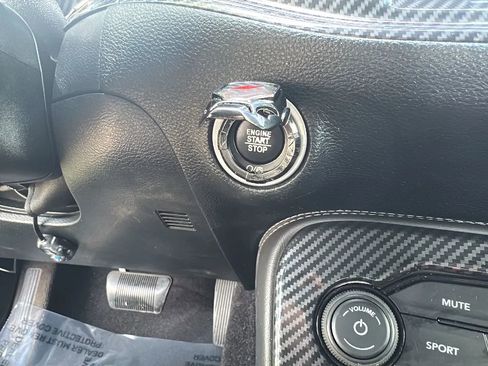 Used 2018 Dodge Challenger SXT RWD image 27