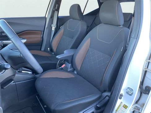 Used 2020 Nissan Kicks SR image 13