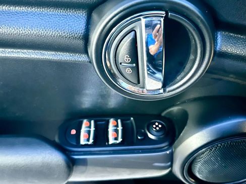 Used 2019 MINI Cooper 4-Door Hardtop FWD image 29