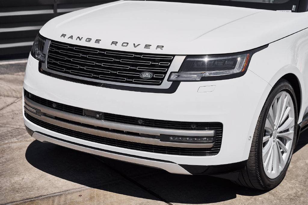 Used 2025 Land Rover Range Rover SE AWD/4WD image 6