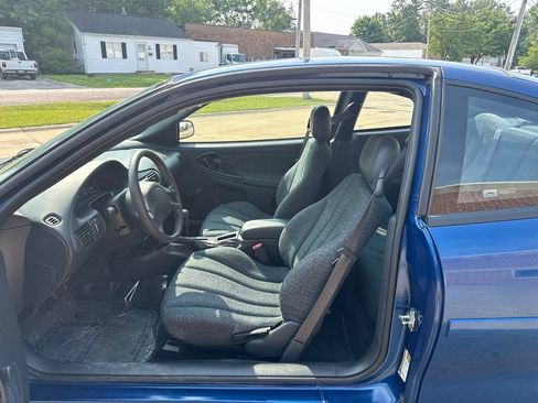 Used 2004 Chevrolet Cavalier Coupe w/ Preferred Equipment Group FWD image 9