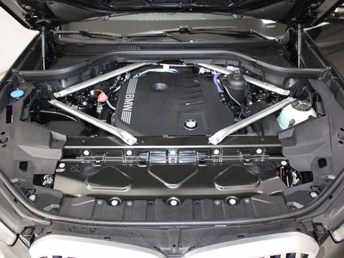 Used 2026 BMW X5 xDrive40i w/ Climate Comfort Package image 24