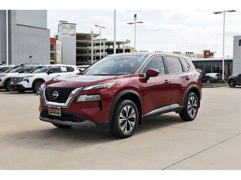 Used 2023 Nissan Rogue SV image 2
