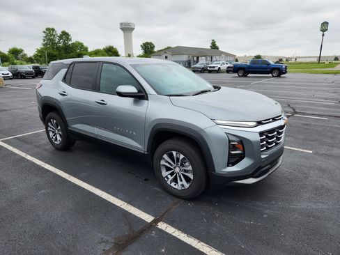 Used 2026 Chevrolet Equinox LT FWD image 9