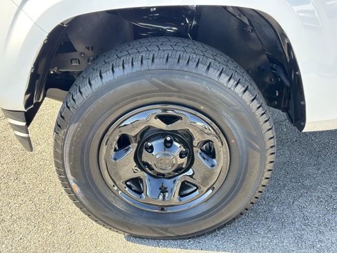 Used 2023 Toyota Tacoma SR image 13
