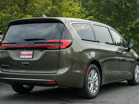 New 2027 Chrysler Pacifica Select FWD image 6