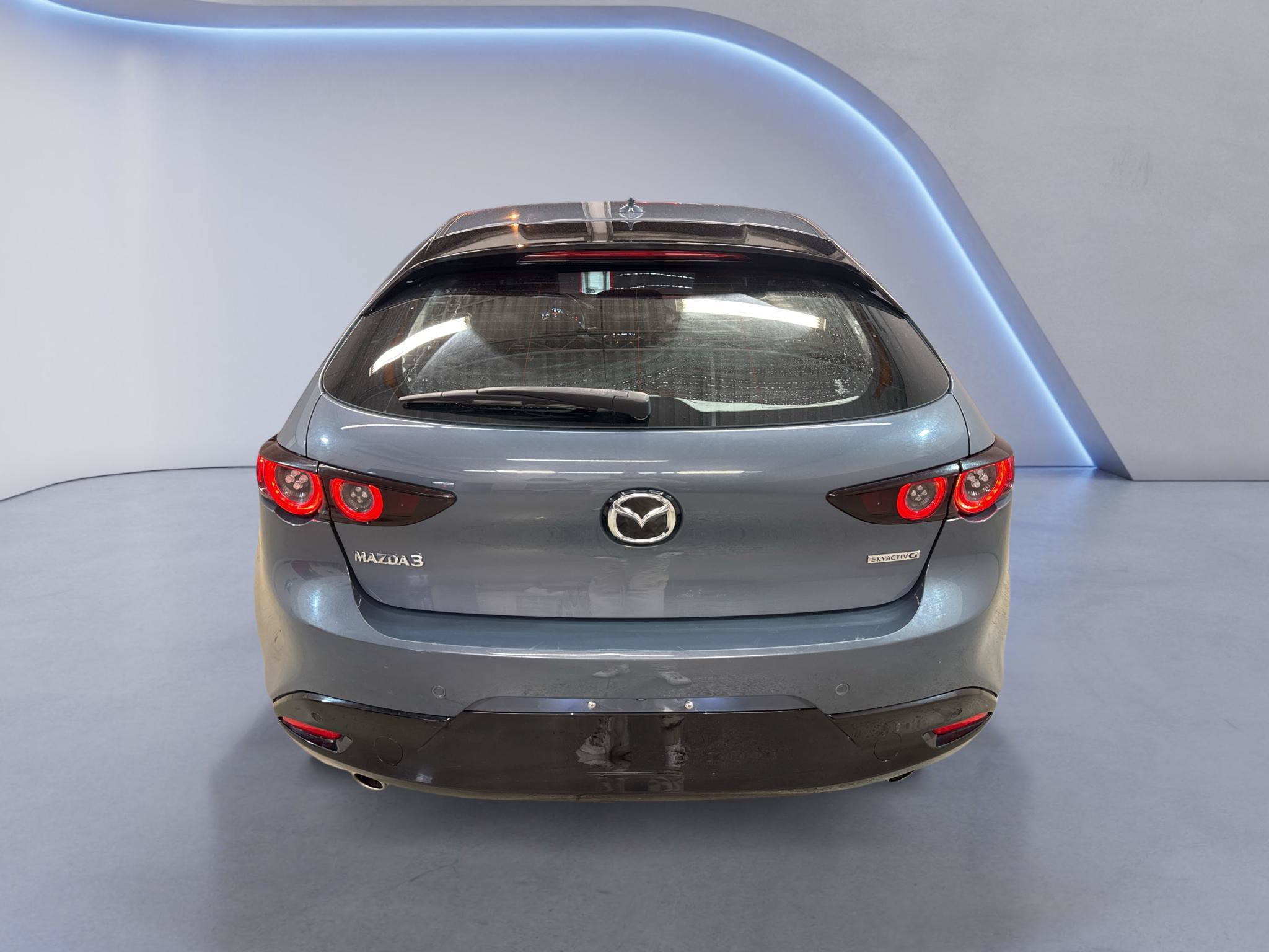 Used 2019 MAZDA MAZDA3 Hatchback w/ Preferred Package FWD image 7