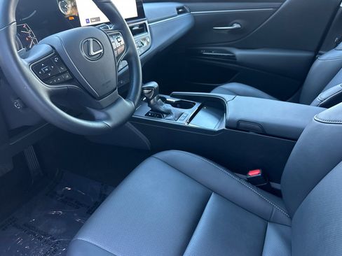 Certified 2025 Lexus ES 300h w/ Premium Package image 11