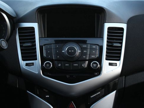 Used 2016 Chevrolet Cruze LT w/ Technology Package image 31