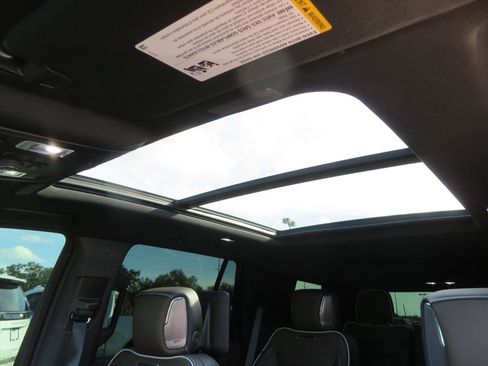 Used 2025 GMC Yukon Denali Ultimate image 28