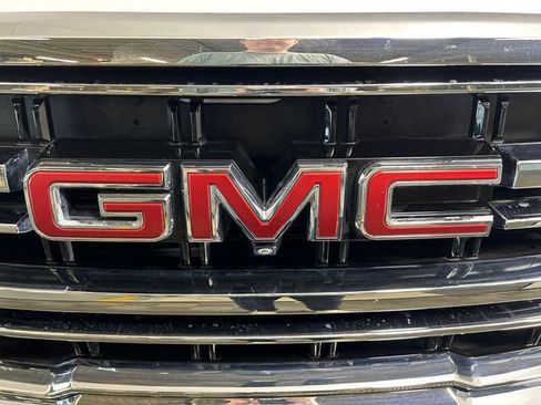 Used 2024 GMC Yukon SLT w/ SLT Premium Package AWD/4WD image 10