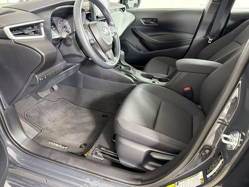 Used 2025 Toyota Corolla LE FWD image 9
