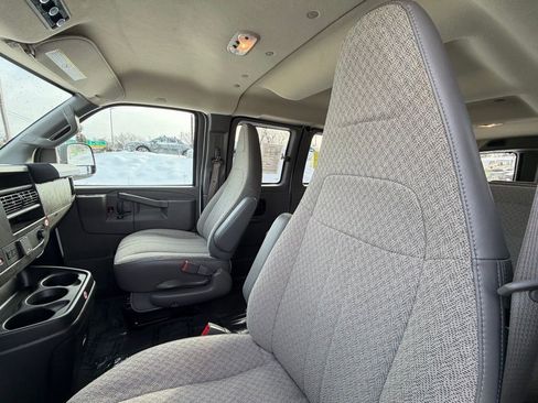 Used 2025 Chevrolet Express 3500 LT w/ LT Preferred Equipment Group RWD image 12