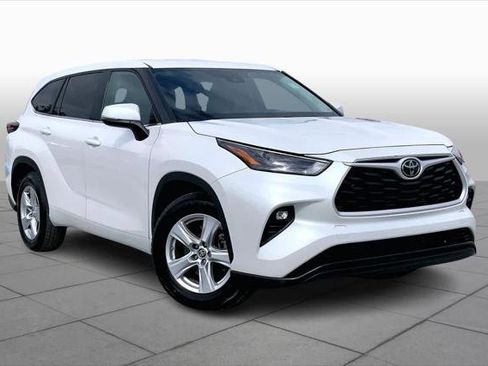 Certified 2024 Toyota Highlander LE image 3