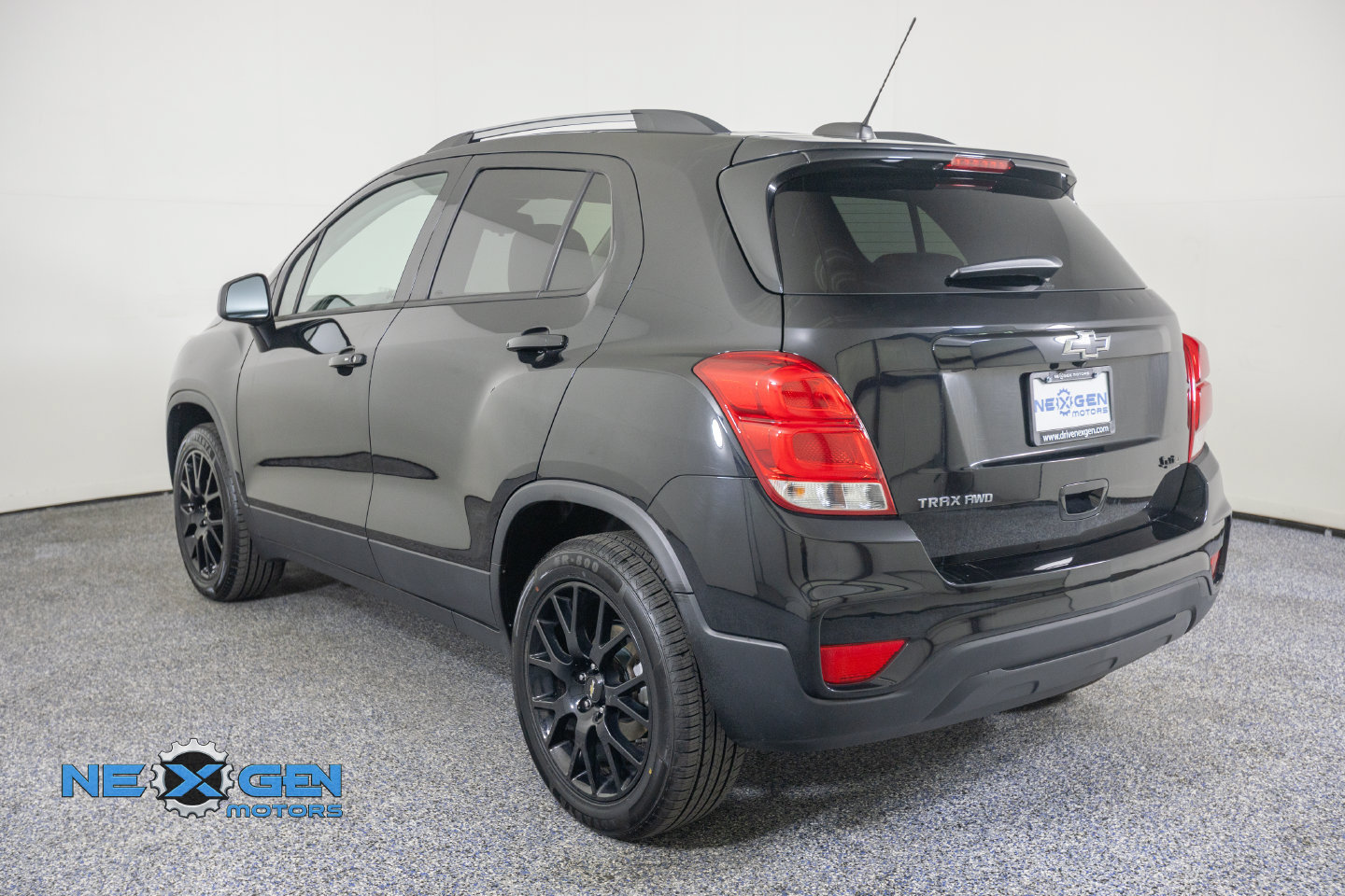 Used 2022 Chevrolet Trax LT w/ Midnight Edition AWD/4WD image 6