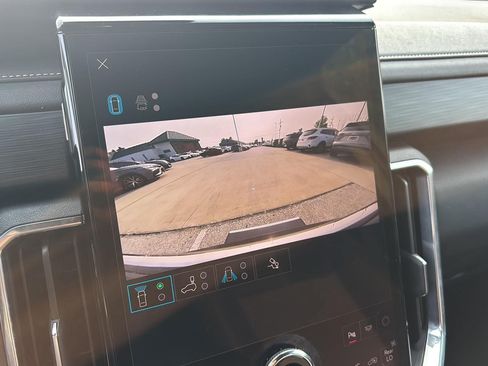 Used 2025 GMC Acadia Elevation AWD/4WD image 17