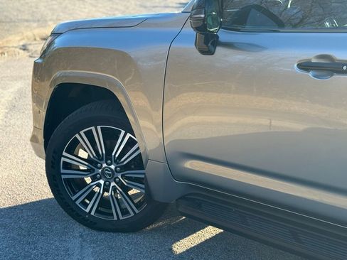 New 2025 Lexus LX 700h Luxury image 8