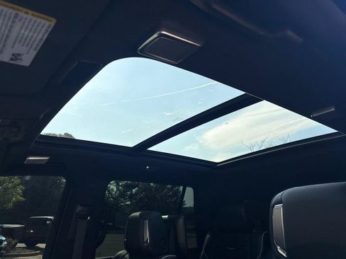 Used 2023 Cadillac Escalade V AWD/4WD image 31