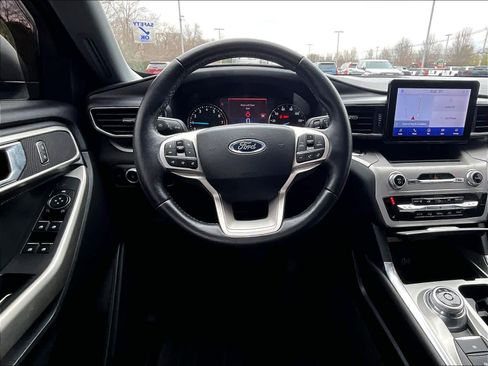 Used 2023 Ford Explorer XLT w/ Equipment Group 202A image 18