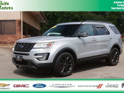 Used 2017 Ford Explorer XLT w/ Equipment Group 202A AWD/4WD image 1
