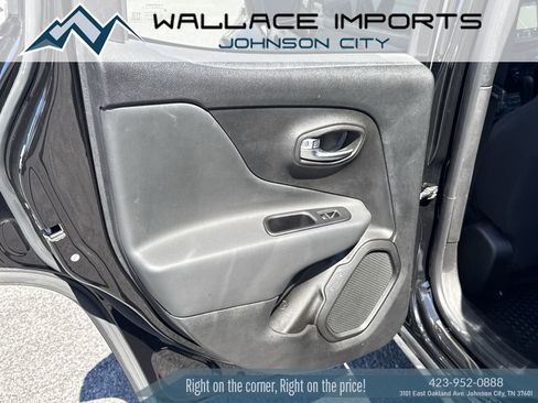 Used 2022 Jeep Renegade Latitude AWD/4WD image 35