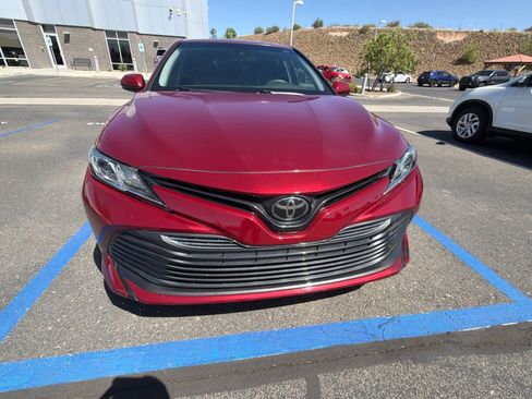 Used 2018 Toyota Camry LE FWD image 6