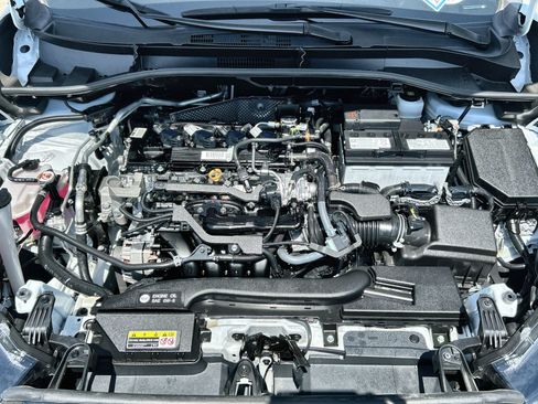 Used 2025 Toyota Corolla Cross LE FWD image 17