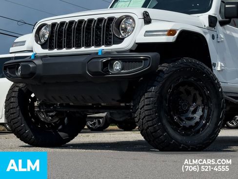 Used 2024 Jeep Wrangler Unlimited AWD/4WD image 9