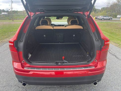 Used 2019 Volvo XC60 T5 Momentum w/ Multimedia Package AWD/4WD image 10