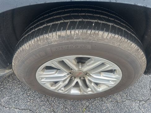 Used 2021 GMC Yukon SLT w/ SLT Premium Package image 6