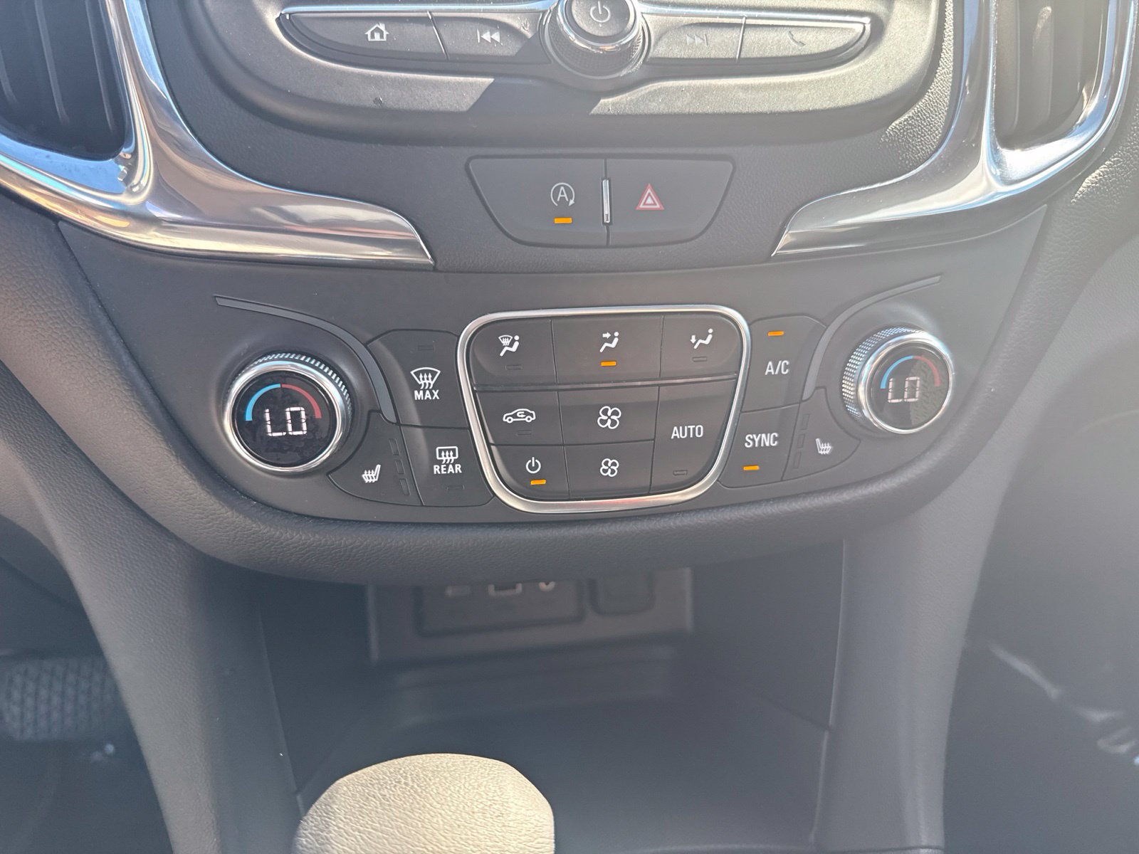 Used 2023 Chevrolet Equinox LT FWD image 19