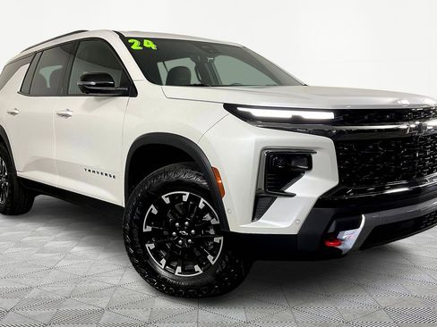Used 2024 Chevrolet Traverse Z71 w/ Enhanced Driving Package image 3